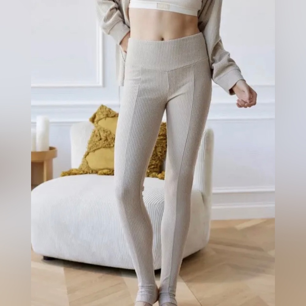 Urban Outfitters Out From Under Colette Ribbed Stirrup Legging Beige Siz…